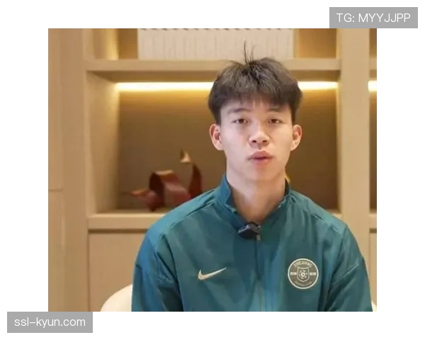 特写：浙江队小将王钰栋攻入中超处子球后泪洒赛场